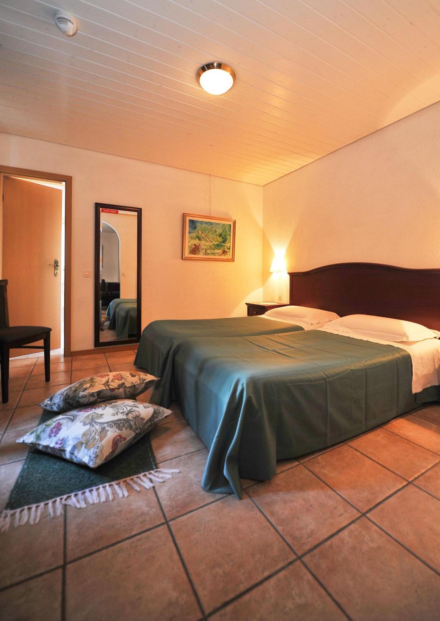 Hotel Ristorante Grotto Serta Lamone الغرفة الصورة