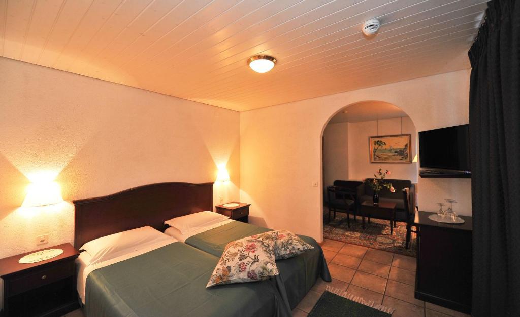 Hotel Ristorante Grotto Serta Lamone الغرفة الصورة